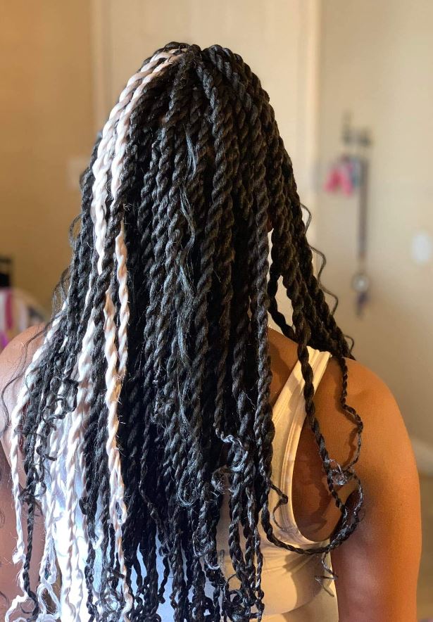 Hello beautiful Ladies I’m doing these knotless twist for $120 with hair included all week!!! You must pick out of the several colors I have!!! Text to book! 3137289929 I can do any and all braids, twist,Knotless, locs ladies book with me!!
